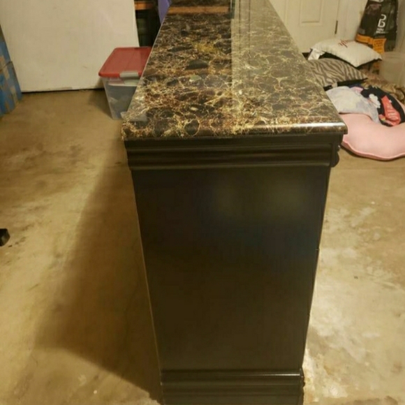 DRESSER - Picture 4 of 5